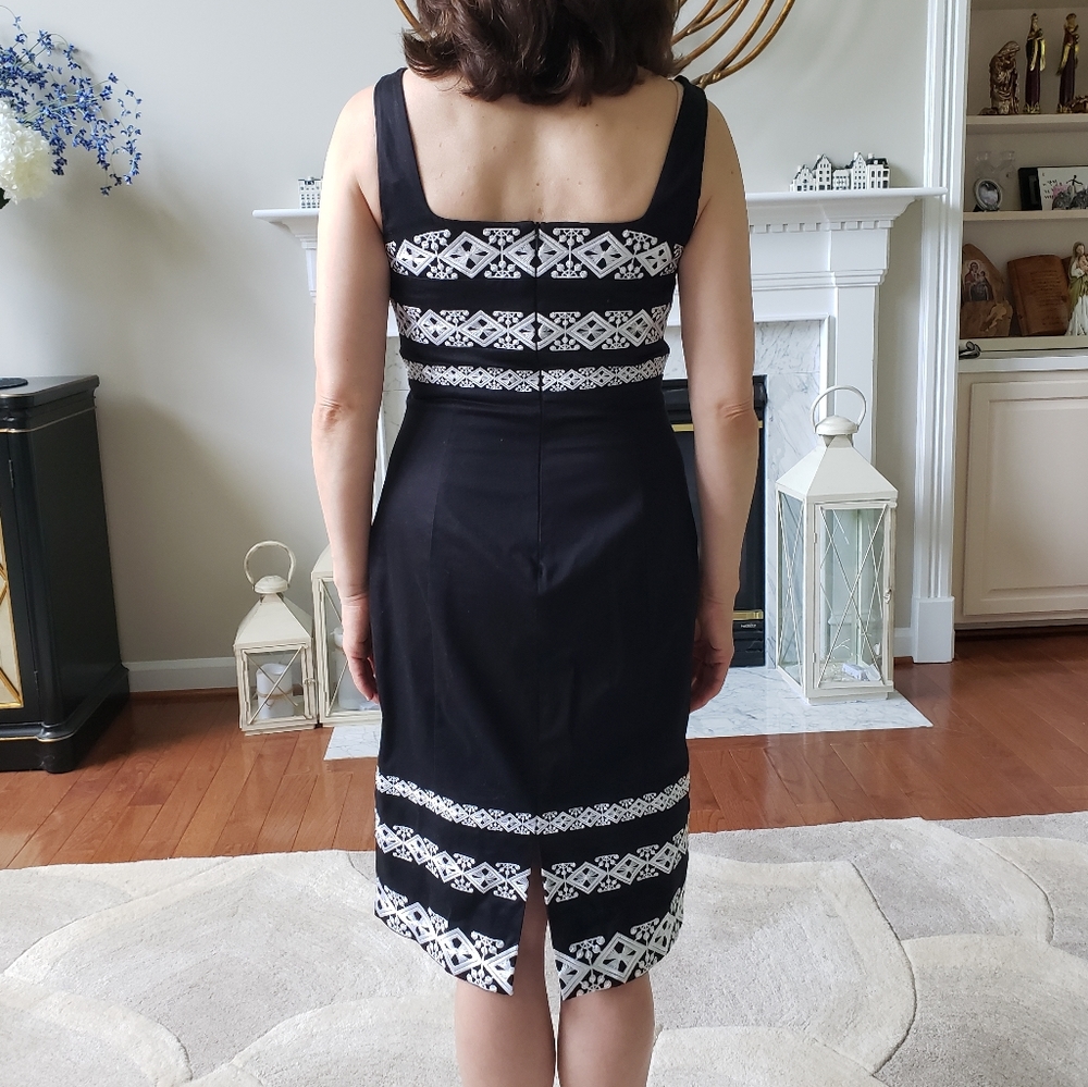 White House Black Market Square Neck Embroidered Dress in Black - Sz 2 - Picture 3 of 6
